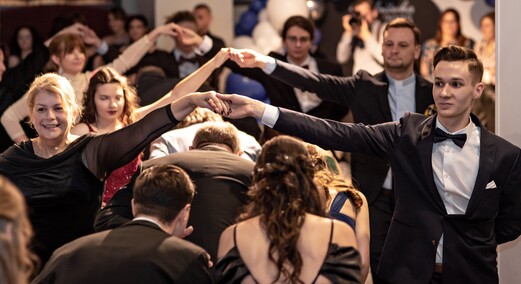 Studniówka Zespołu Szkół Pijarskich. \"To piękny początek nowego etapu\"