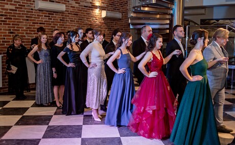 Studniówka Zespołu Szkół Pijarskich. \"To piękny początek nowego etapu\"