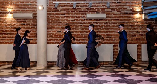 Studniówka Zespołu Szkół Pijarskich. \"To piękny początek nowego etapu\"