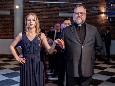 Studniówka Zespołu Szkół Pijarskich. \"To piękny początek nowego etapu\"