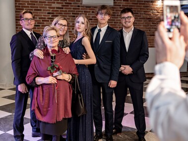 Studniówka Zespołu Szkół Pijarskich. \"To piękny początek nowego etapu\"