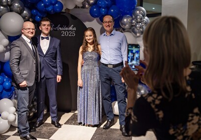 Studniówka Zespołu Szkół Pijarskich. \"To piękny początek nowego etapu\"