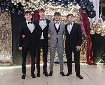 \"Ten wieczór należy do was\". Studniówka II LO