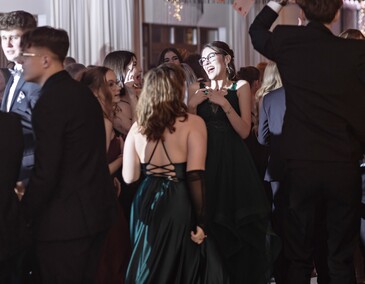 \"Ten wieczór należy do was\". Studniówka II LO