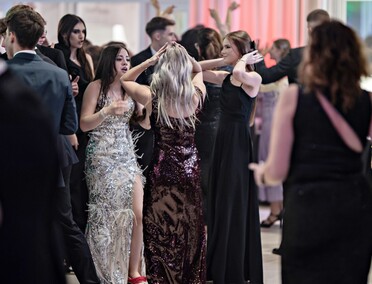 \"Ten wieczór należy do was\". Studniówka II LO