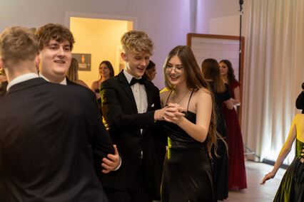 „Ostatnia prosta przed maturą”. Studniówka III LO