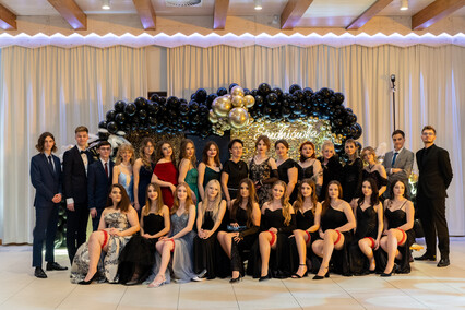 „Ostatnia prosta przed maturą”. Studniówka III LO