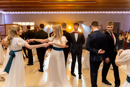 „Ostatnia prosta przed maturą”. Studniówka III LO