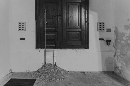 Krużganek przed tęczowym mostem