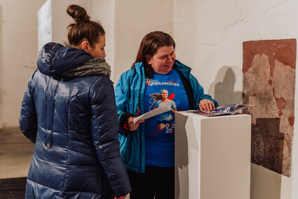 Krużganek przed tęczowym mostem