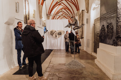 Krużganek przed tęczowym mostem