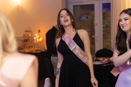 \"Dziś zapomnijmy o nauce, książkach, szkole\". Studniówka ZSISiU