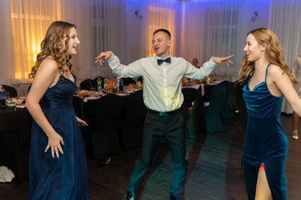 \"Dziś zapomnijmy o nauce, książkach, szkole\". Studniówka ZSISiU