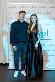 \"Dziś zapomnijmy o nauce, książkach, szkole\". Studniówka ZSISiU