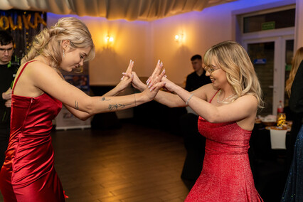 \"Dziś zapomnijmy o nauce, książkach, szkole\". Studniówka ZSISiU