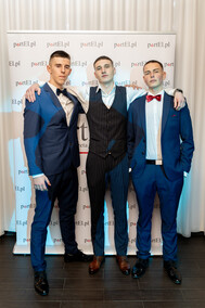 \"Dziś zapomnijmy o nauce, książkach, szkole\". Studniówka ZSISiU