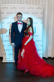 \"Dziś zapomnijmy o nauce, książkach, szkole\". Studniówka ZSISiU