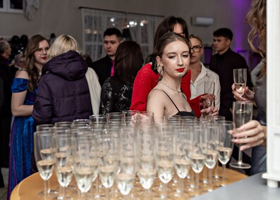„Droga młodzieży, czas się bawić” - studniówka Liceum Sztuk Plastycznych w Gronowie Górnym