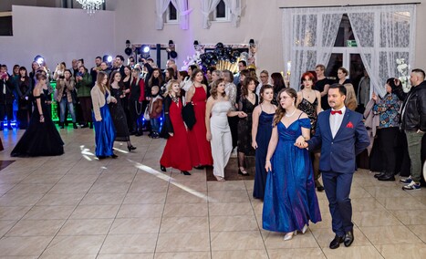 „Droga młodzieży, czas się bawić” - studniówka Liceum Sztuk Plastycznych w Gronowie Górnym