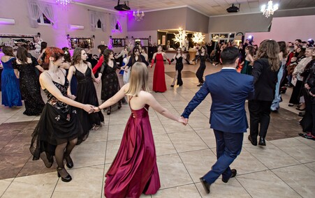 „Droga młodzieży, czas się bawić” - studniówka Liceum Sztuk Plastycznych w Gronowie Górnym