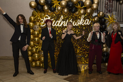 „Droga młodzieży, czas się bawić” - studniówka Liceum Sztuk Plastycznych w Gronowie Górnym