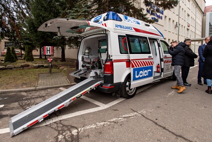 Ambulans w darze dla szpitala