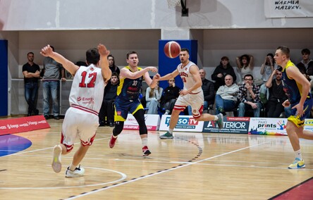 Koszykarze postraszyli lidera