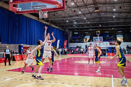 Koszykarze postraszyli lidera