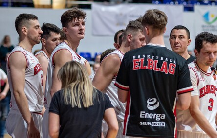 Koszykarze postraszyli lidera