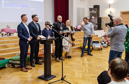 Historia z ekranu i na wystawach