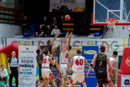 Play off się oddala