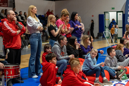 Play off się oddala