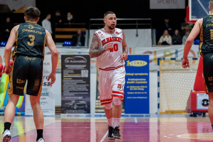 Play off się oddala