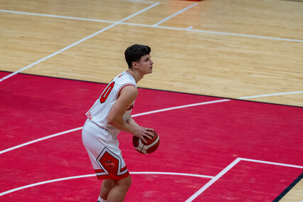 Play off się oddala