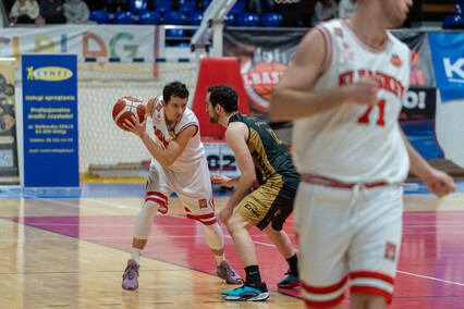 Play off się oddala