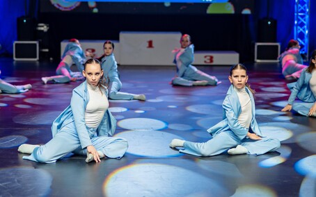 W rytmach disco dance