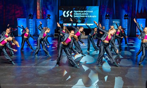 W rytmach disco dance