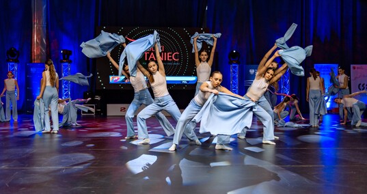 W rytmach disco dance