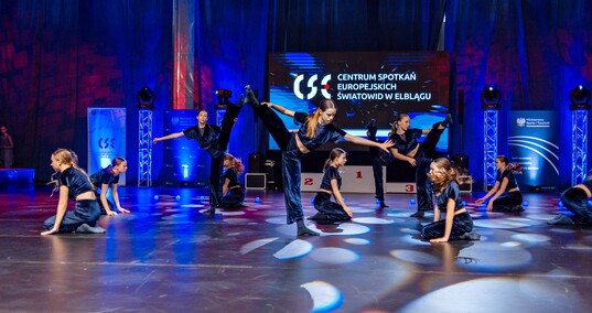 W rytmach disco dance