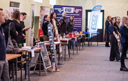 Praca szuka (młodego) człowieka