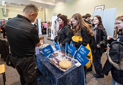 Praca szuka (młodego) człowieka