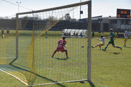 Dwa zwycięstwa w IV lidze