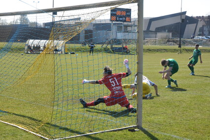 Dwa zwycięstwa w IV lidze