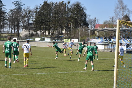 Dwa zwycięstwa w IV lidze