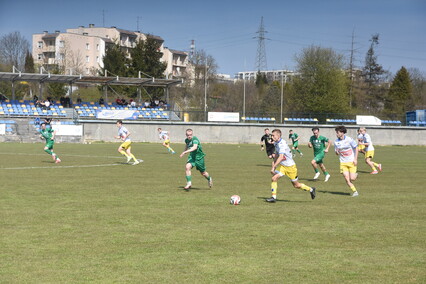 Dwa zwycięstwa w IV lidze