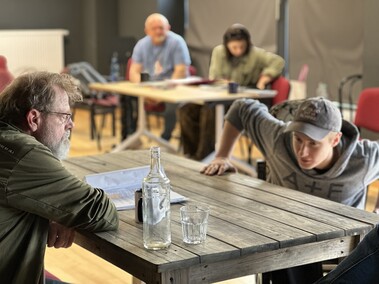 Próby do czarnej komedii w teatrze