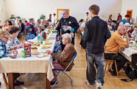 Śniadanie wielkanocne dla samotnych