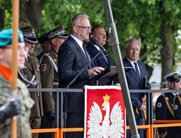 Pododdział z Westerplatte na święcie 16 pułku
