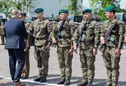 Pododdział z Westerplatte na święcie 16 pułku