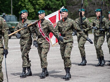 Pododdział z Westerplatte na święcie 16 pułku